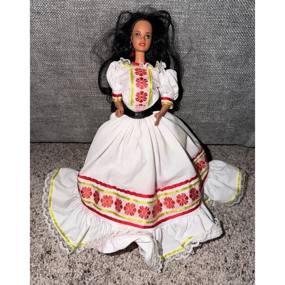 Mattel's 1992 Fantastica Teresa Hispanic Barbie Doll #3186 *READ*